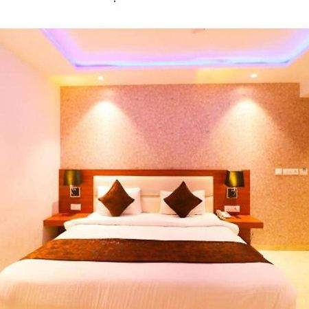 Hotel Royal Sky Luxury Near Delhi Airport New Delhi Bagian luar foto
