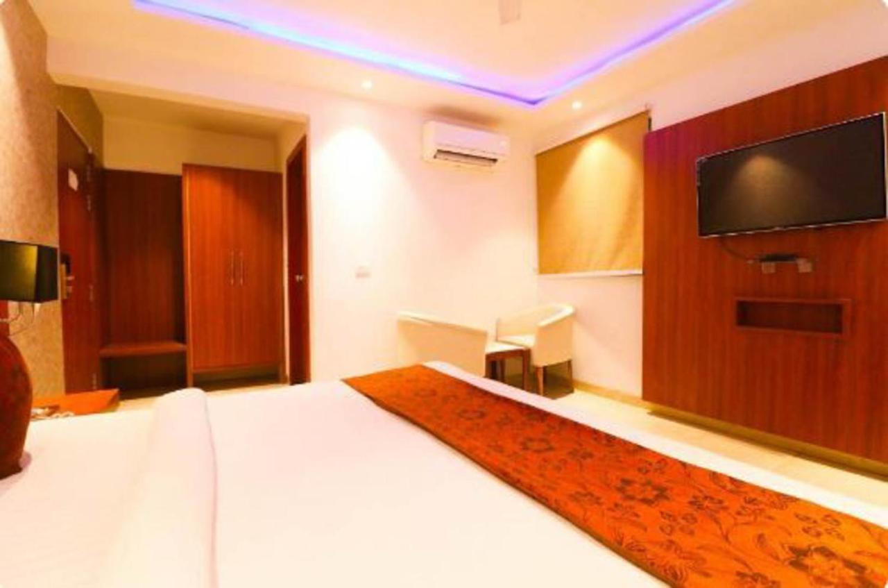 Hotel Royal Sky Luxury Near Delhi Airport New Delhi Bagian luar foto