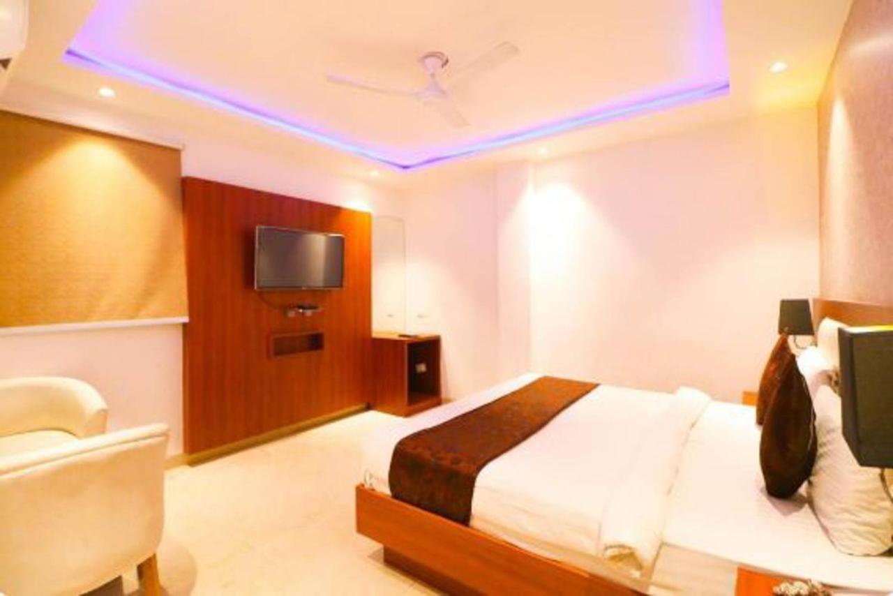 Hotel Royal Sky Luxury Near Delhi Airport New Delhi Bagian luar foto