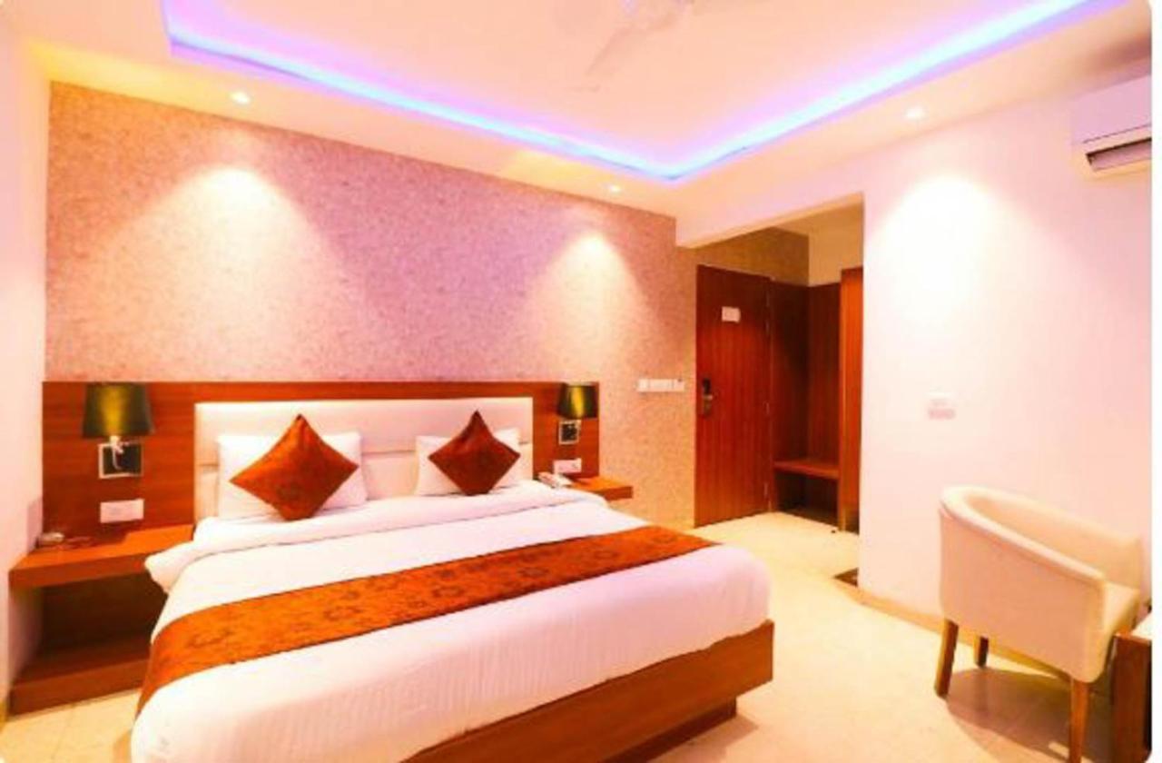 Hotel Royal Sky Luxury Near Delhi Airport New Delhi Bagian luar foto